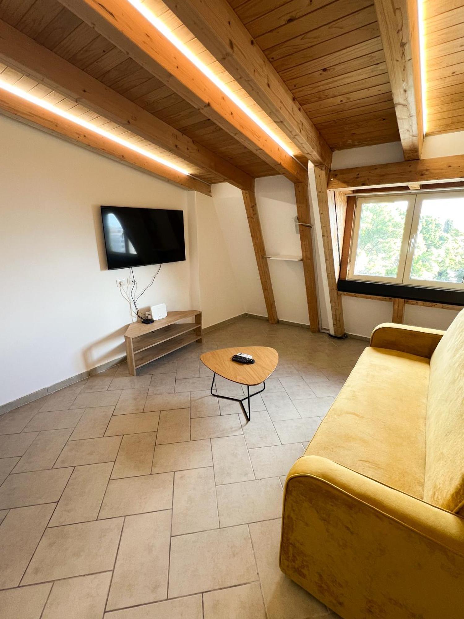 Sea View Apartments Dıraç Dış mekan fotoğraf